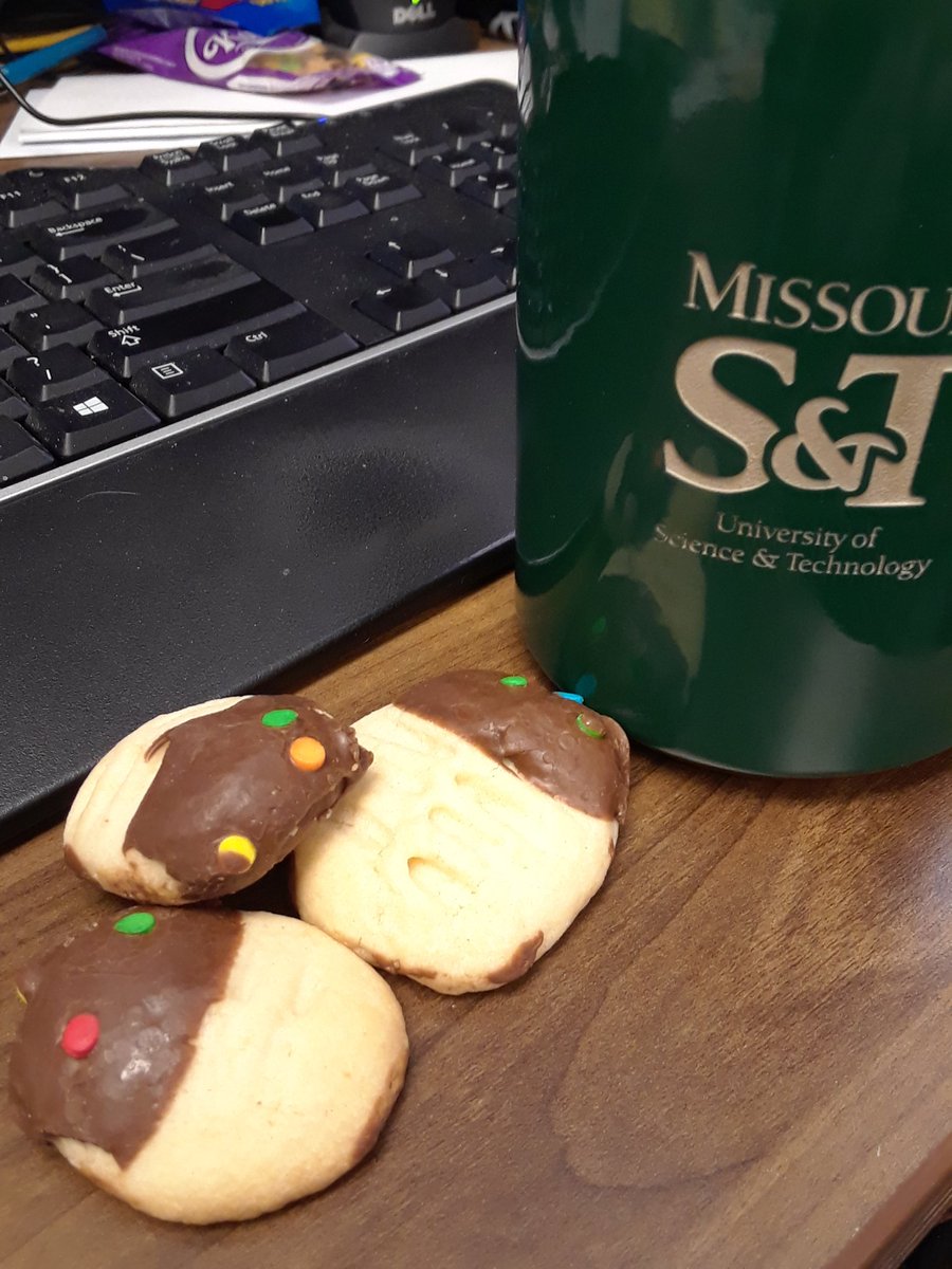 rockswhisperer's tweet photo. The #Structuralist used to think deformed trilobites were the best...now leaning towards these trilobite shortbread cookies that were a bake sale buy from our student Association of Engineering & Environmental Geologists @AEGweb https://t.co/e3yKeAAjfk
