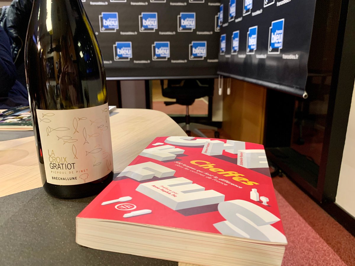 lawineista's tweet photo. Les #HérosdelaVigne sont à écouter en replay !
Je vous parle de ma cuvée chouchou, un #Picpoul de Pinet de #LaCroixGratiot et d'un super livre, Cheffes, "500 femmes qui font la différence dans les cuisines de France"... 
Il suffit de cliquer 👉https://t.co/3lLGMN68WR 🎧 https://t.co/PRJenUMytX