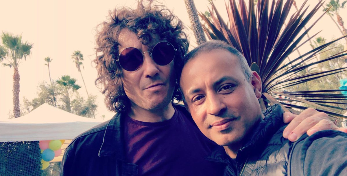 bunburyuniverso's tweet photo. Enrique Bunbury asistió al festival de día de muertos en 🇺🇸, dicho evento es organizado año con año por el .@hwdforever teniendo cabida en Los Ángeles, dónde cada 2 de noviembre asisten más de 40,000 personas para presenciar el Día de muertos 🇲🇽– the Day of the Dead 🇺🇸. https://t.co/xcGrOxD6sn