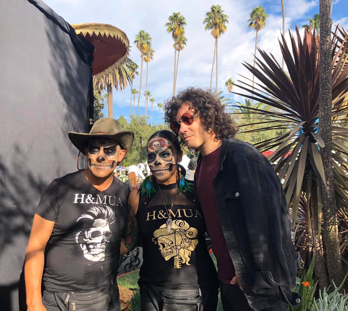 bunburyuniverso's tweet photo. Enrique Bunbury asistió al festival de día de muertos en 🇺🇸, dicho evento es organizado año con año por el .@hwdforever teniendo cabida en Los Ángeles, dónde cada 2 de noviembre asisten más de 40,000 personas para presenciar el Día de muertos 🇲🇽– the Day of the Dead 🇺🇸. https://t.co/xcGrOxD6sn