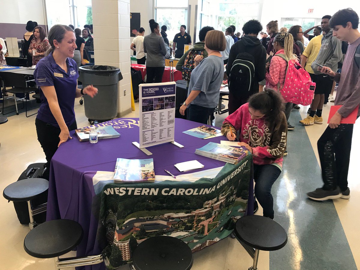 cyrus_kelvin's tweet photo. #FutureFocused.. college fair & info night in #TheDawgPound🐶: helping parents & students navigate the path from #MaroonLife🐶🐾 to #CollegeLife!
@nashcentralhs we #FightLikeADawg🐾 to make it to the next level!
#CauseBeyondOneself! https://t.co/Yd0AMlRvfw