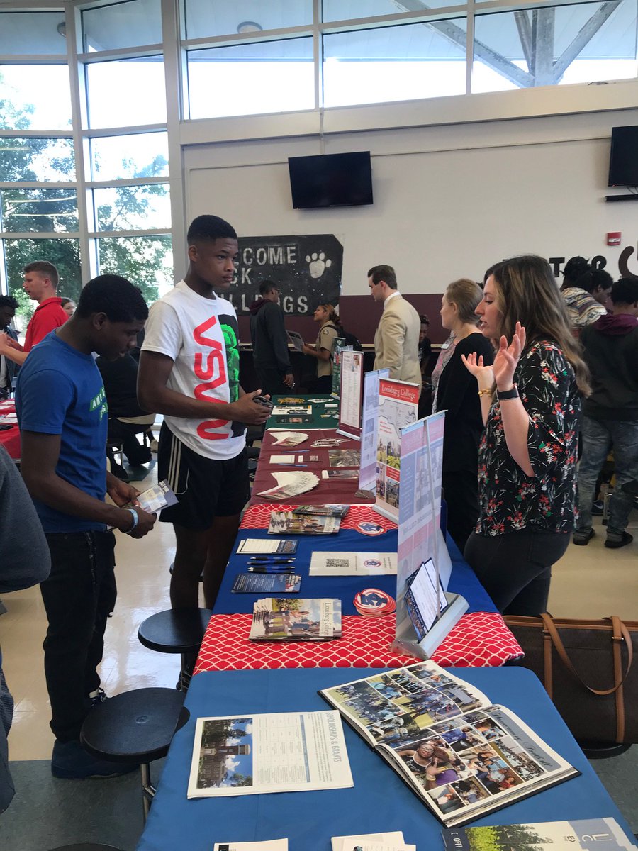 cyrus_kelvin's tweet photo. #FutureFocused.. college fair & info night in #TheDawgPound🐶: helping parents & students navigate the path from #MaroonLife🐶🐾 to #CollegeLife!
@nashcentralhs we #FightLikeADawg🐾 to make it to the next level!
#CauseBeyondOneself! https://t.co/Yd0AMlRvfw