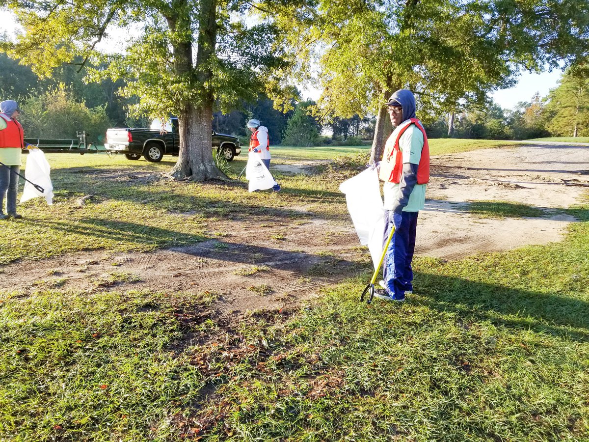 wccdothan's tweet photo. Wallace Community College - Eufaula students participated in Clean Home Alabama at Old Creek Town Park landing and collected 14 bags of trash. Thank you to everyone who participated! #CleanHomeAL https://t.co/nK6y8gMzdn