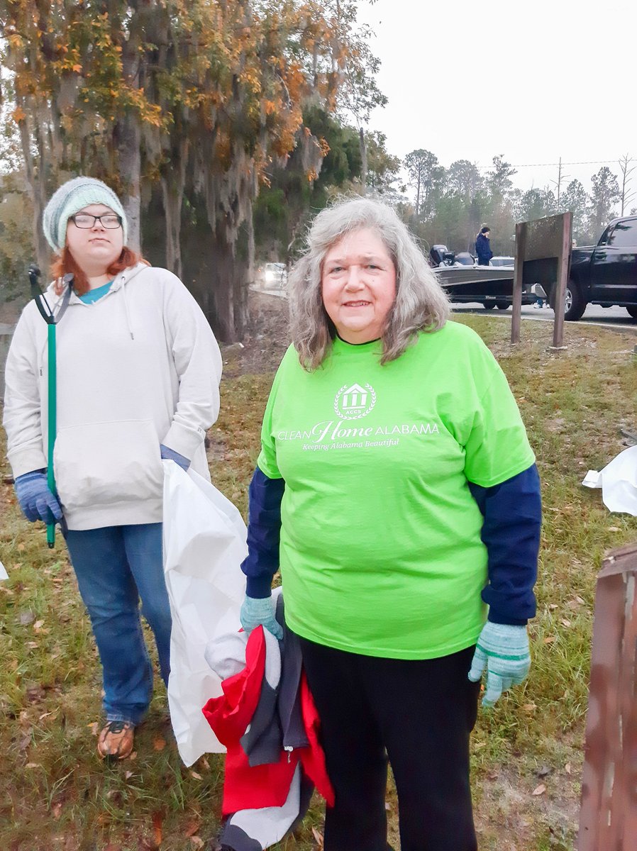 wccdothan's tweet photo. Wallace Community College - Eufaula students participated in Clean Home Alabama at Old Creek Town Park landing and collected 14 bags of trash. Thank you to everyone who participated! #CleanHomeAL https://t.co/nK6y8gMzdn