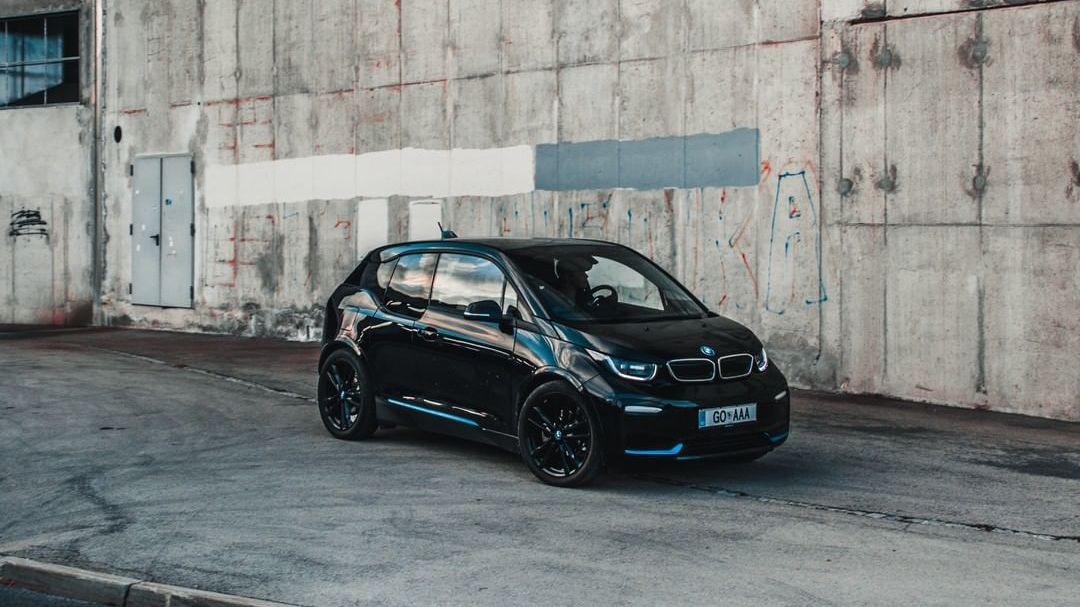 BMWireland's tweet photo. Get in and experience the future at your fingertips. The @BMW i3 is full of innovative technologies matched with style and a trend-setting design for electrifying driving pleasure.
#THEi3 #BMWi3
#BMWiRepost by carsandrunaways via Instagram. https://t.co/qOSC3Ca1vf