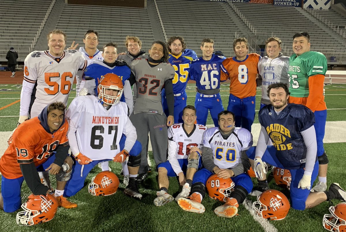 MacalesterFB's tweet photo. Last night was High School Jersey Day on the practice field and the players had fun with it! #NextOneWins #GoScots https://t.co/8l0WVOfkHi