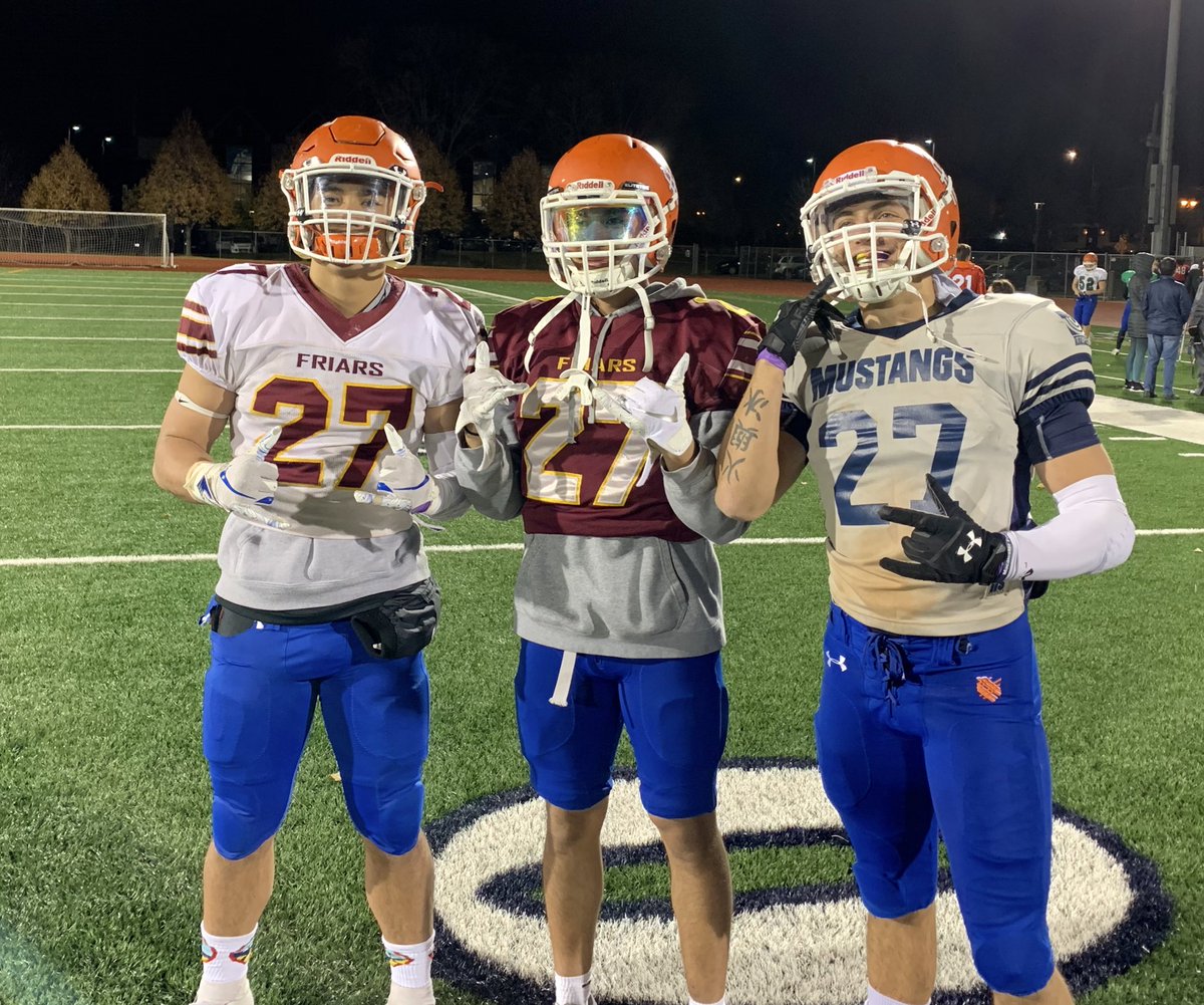 MacalesterFB's tweet photo. Last night was High School Jersey Day on the practice field and the players had fun with it! #NextOneWins #GoScots https://t.co/8l0WVOfkHi