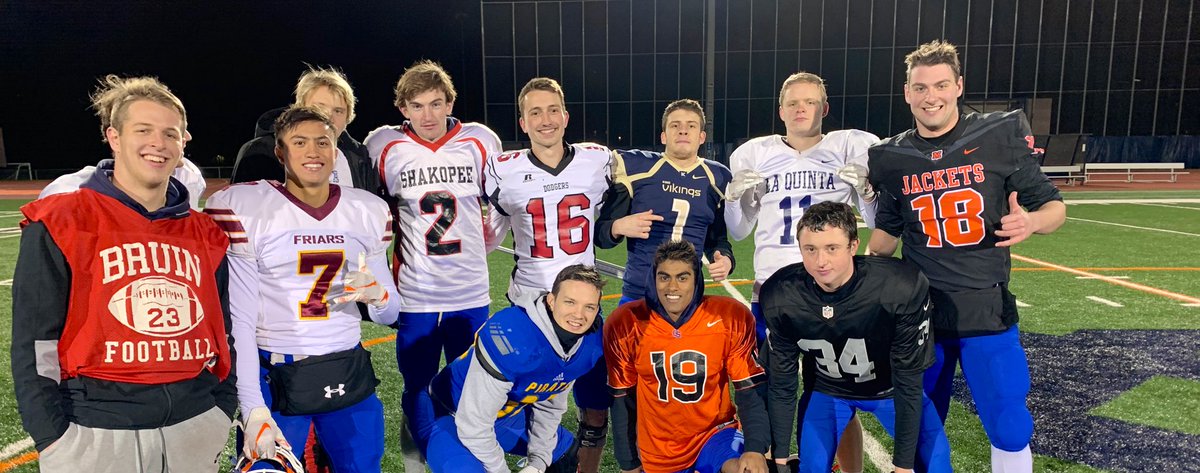 MacalesterFB's tweet photo. Last night was High School Jersey Day on the practice field and the players had fun with it! #NextOneWins #GoScots https://t.co/8l0WVOfkHi