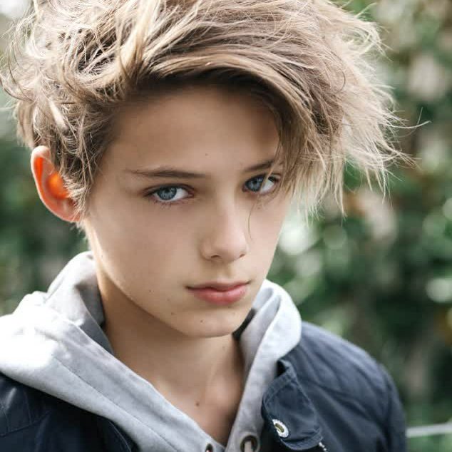 EastonBellJones's tweet photo. "í wαs tσld whєn í gєt σldєr αll mч fєαrs wíll shrínk. вut nσw í'm ínsєcurє αnd í cαrє whαt pєσplє thínk."

#AviUpdate https://t.co/yEzJEVRbvh