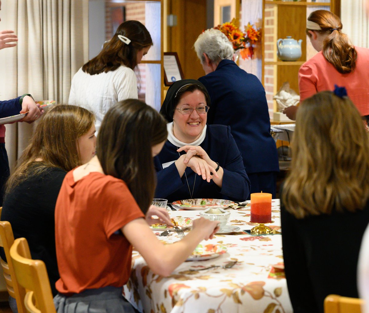 arlingtonchurch's tweet photo. The annual "Nun Run", is a day of Convent visits, where 30 young ladies from across the diocese traveled around to meet with different sisters and hear about their communities and further discern their call. The day began with Mass celebrated by Fr. Noah Morey! #LoveMyVocation https://t.co/OGIcHEY4mi