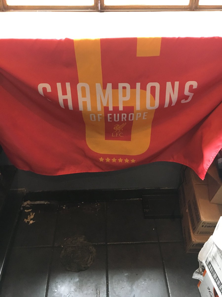 RocklandReds's tweet photo. @LFC @LFCNY It’s not Anfield or even @CarrasNYC for that matter, but we try to make European Nights/NY Afternoons as special as we can here @TheBurgerLoft and #District96 #YNWA https://t.co/XtMrbdgcwU