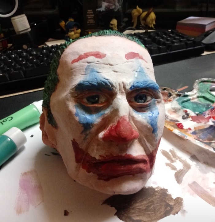 jager_true's tweet photo. Guten Abend meine Kinder!
Ich habe mich heute zum 2. mal mit Ton beschäftigt und es ist etwas zu abstrakt für meinen Geschmack geworden, aber ok xD

Hier ist Jokers (Film) Kopf:

#JokerMovie #JokerFilm #Joker2019 #JokerArt #fanart #Skulptur #Film #Film #Art #Artist #Sad #Clown https://t.co/fT8CLOLw9u