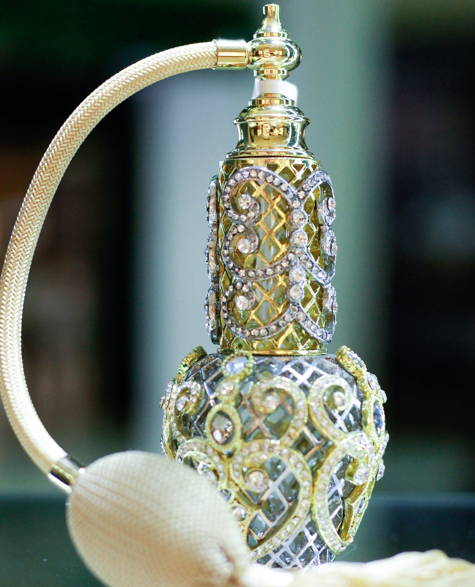 SagaWorld1's tweet photo. Crystal vintage perfume bottle!
.
What a beautiful piece of use and decoration.
.
Saga World Dubai
.
.
.
.
.
.
.
.
.
.
#perfume #vintageperfume #vintage #crystals #decoration #dubaisouvenirs #sagaworld #artpiece #watchlovers https://t.co/gB3RfqDPw8