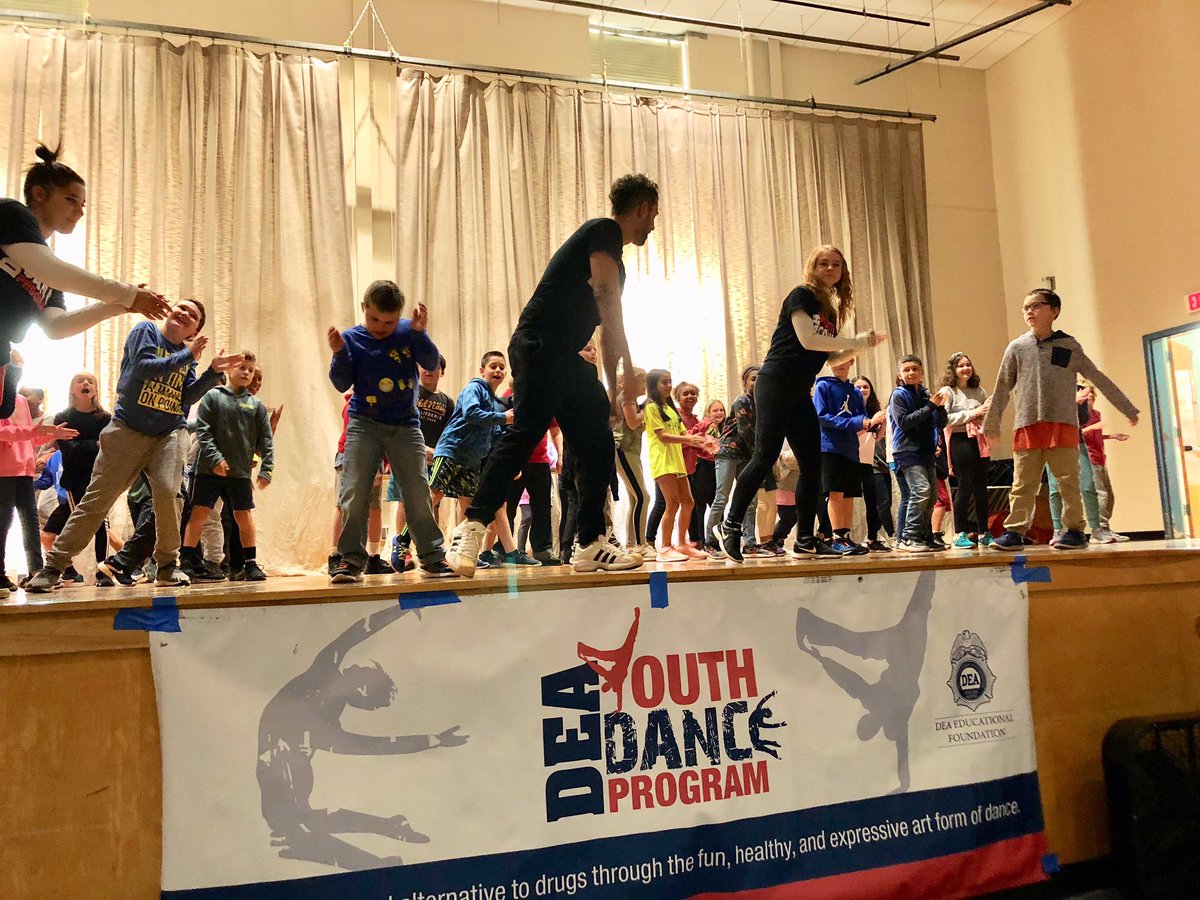 DEAEdFoundation's tweet photo. Rainbow Tribe @rtribedance kicking off another year of our DEA Youth Dance Program at Nathaniel H. Wixon school in S. Dennis, MA! We are excited to get started! #deaydp #afterschoolprogram #prevention #dance https://t.co/rHD6d6zUbr