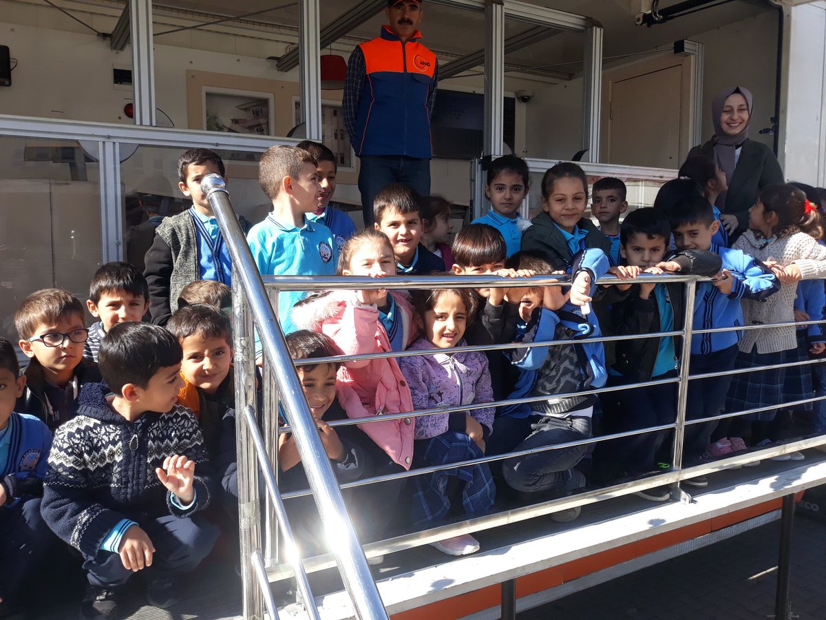 SadullahKESKN4's tweet photo. IMKB KALEÖNÜ İLKOKULU'nda Afad il müdürlüğü tarafından öğrencilerimize deprem tatbikatı yapıldı. #rahmiGuney https://t.co/rWk1yE49BO