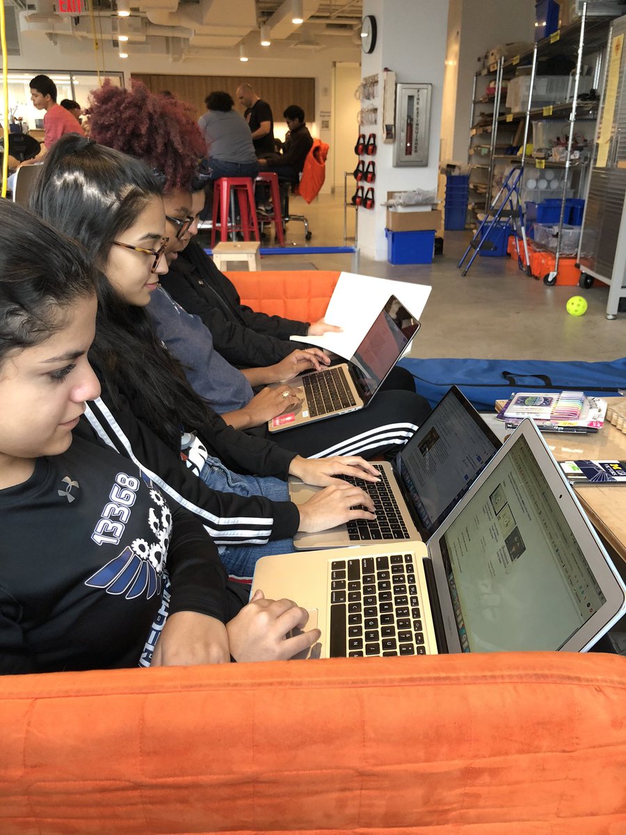 tywlsrobotics's tweet image. Today’s build session is already looking productive! #Robotics #GrindCity #GirlsWithNoLimits