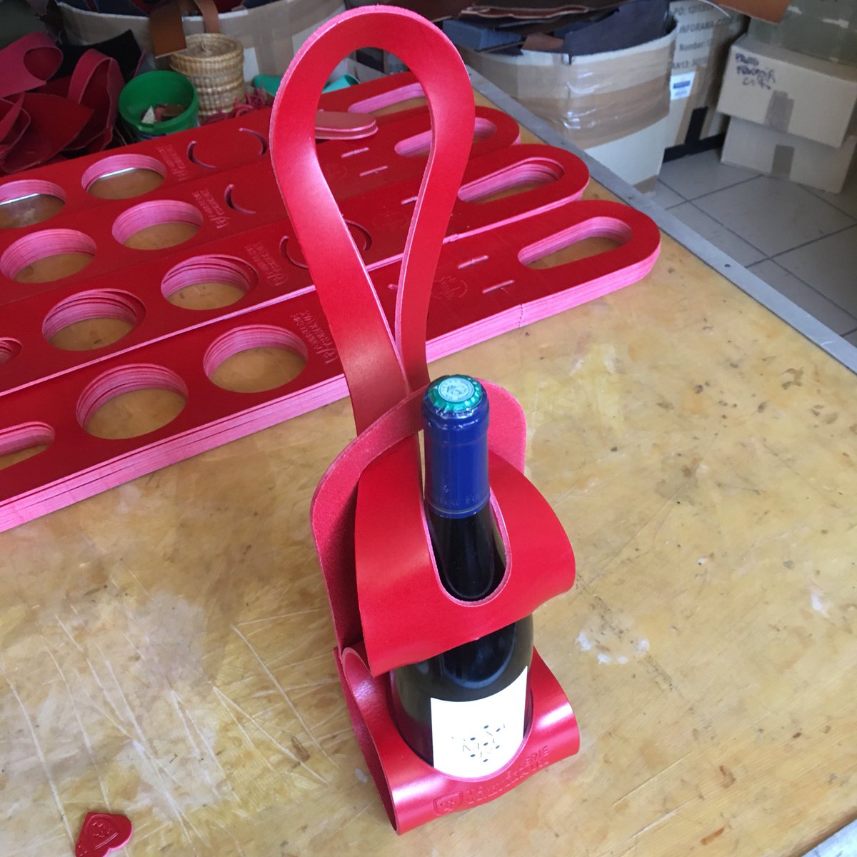 la_bouclee's tweet photo. @tonnellerie_tremeaux #tonneaux #labouclée #bourgogne #wine #accessories #leather #design #leatherdesign #madeinfrance #bicycle https://t.co/jQxyTBGrmM
