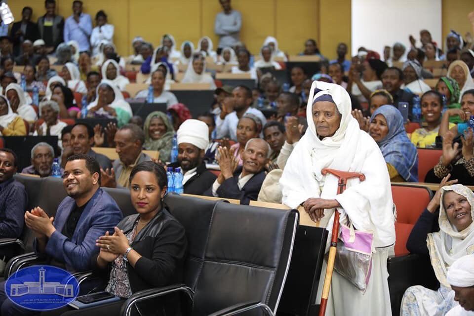 TakeleUma's tweet photo. Over 1,800 residents were relocated 15 years ago, but never given the proper land rights to their homes. This month we gave them the deeds &amp; finally their ownership rights! One by one we are responding to the issues in our communities &amp; together we find solutions. #ServeAddis https://t.co/T3mr5GeFVm