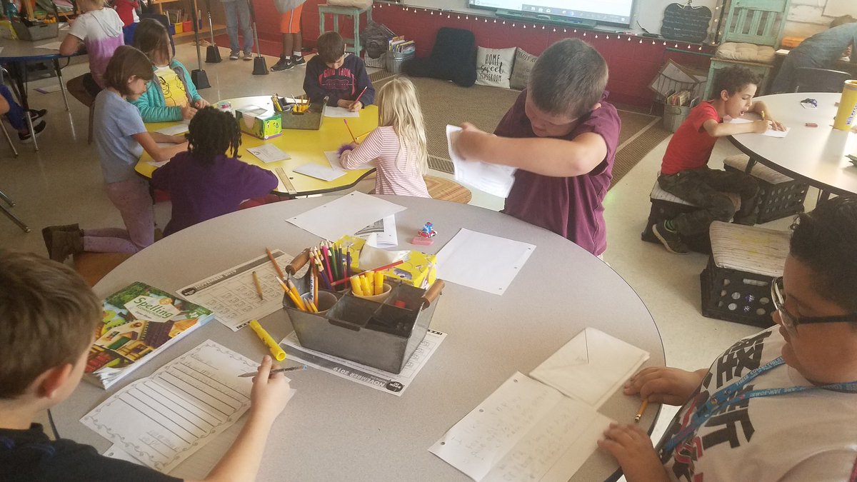 teachingNrm209's tweet photo. We got pen pal letters, its like Christmas morning in here
#thinkbiglisd @LampasasTCE @LampasasISD https://t.co/gLbO3m3Xao