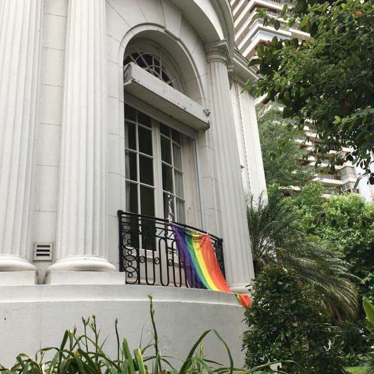 EmbAustraliaBA's tweet photo. En el mes del #orgullogay vestimos la Embajada para manifestar nuestro apoyo a la igualdad y nuestro rechazo a cualquier clase de #discriminacion #orgullogay2019 #pride #lgbti #loveislove #amoresamor #diversidad https://t.co/z6emF7gj8x