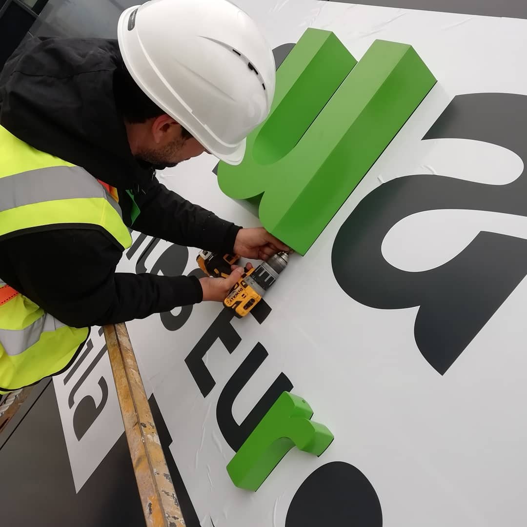 artyvinilo's tweet photo. #Ornua Ingredientes Europa

Reabre sus puertas después de un año inmersos en la nueva edificación, debido al fatídico incendio.

Gracias por contar con nosotros para la colocación de #Letrascorpóreas lacadas en aluminio. Un acabado ideal para fachadas de naves👌✌️

#letrasrelieve https://t.co/KJktfwOegO
