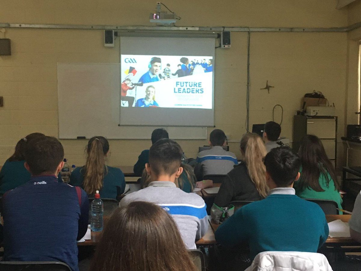portumnacommsch's tweet photo. TYs participating in the Sports Journalism module of the GAA Future Leaders’ programme #TYEnglish #gaafutureleader https://t.co/ioFl1PQxYz