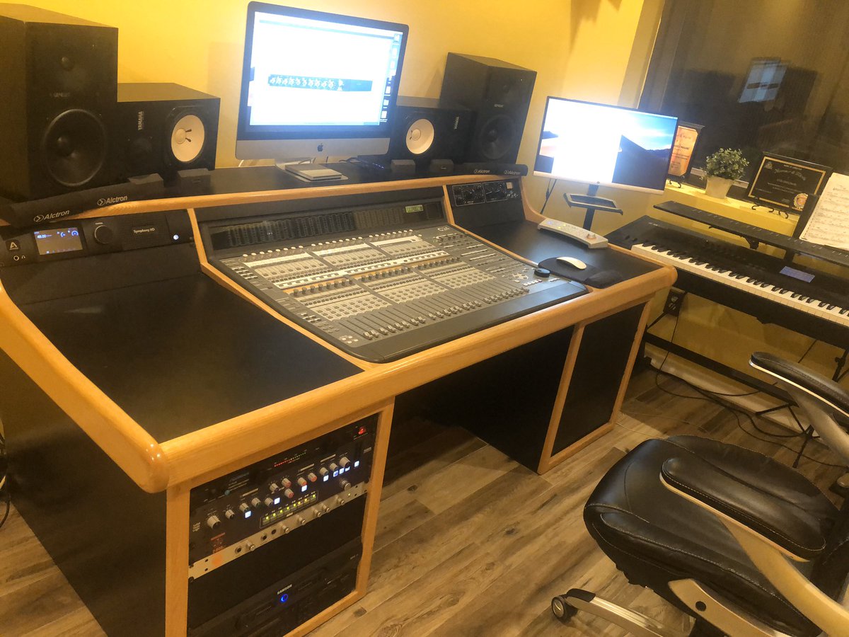 tpouch0904's tweet photo. Rele 973-768-4343 pou plis info studiolock nan new jersey #MelodySounds #sslstudio #musicproducer #Mastering #Pianist #Keyboardist https://t.co/OvV5iHrsca