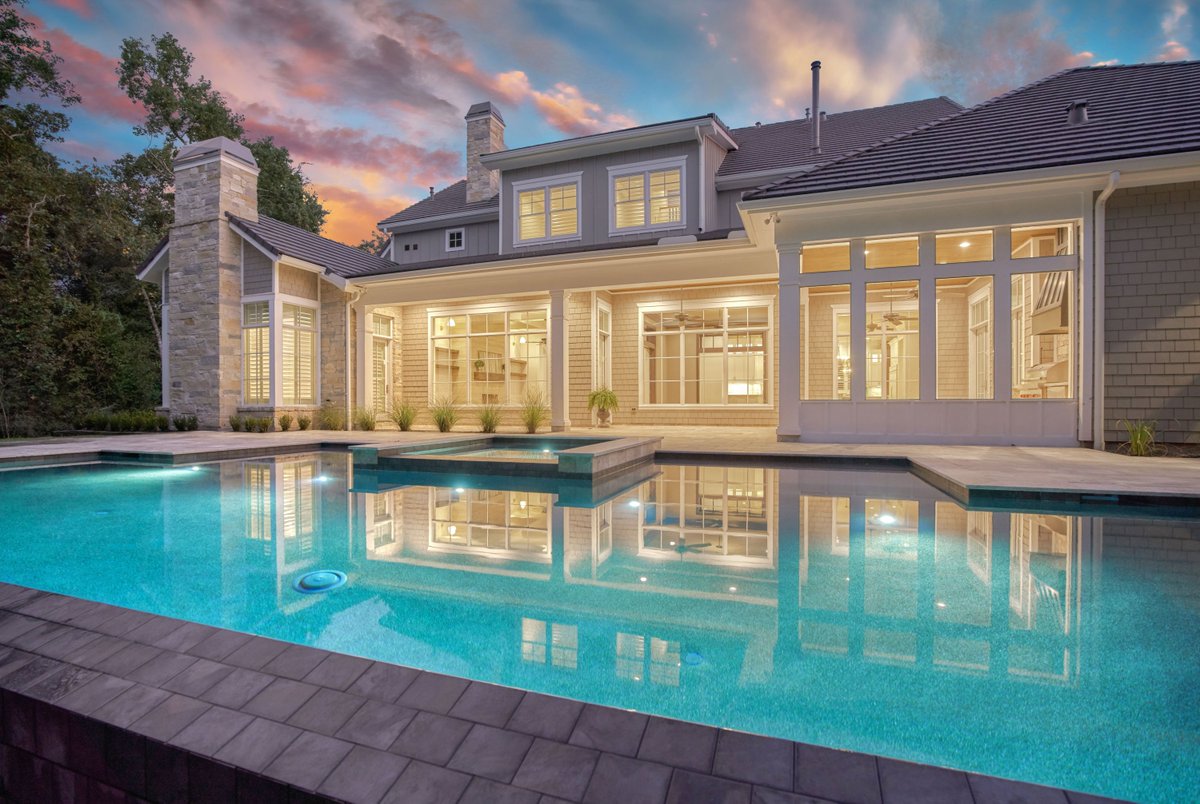 laurappowers's tweet photo. #NewPricing 🏠
258 S Fazio Way, 77389
⭐️ Reduced $400,000 ⭐️

2018 Matt Powers estate on private cul-de-sac in Carlton Woods Creekside.

5 bed 🛏 5.2 bath 🛁 3 car garage 🚙 7,861 sqft 📏
Call for more info!

#LPPG #MattPowersCustomHomes #KellerWilliamsRealtyTheWoodlands https://t.co/TZ9siD6Qpd