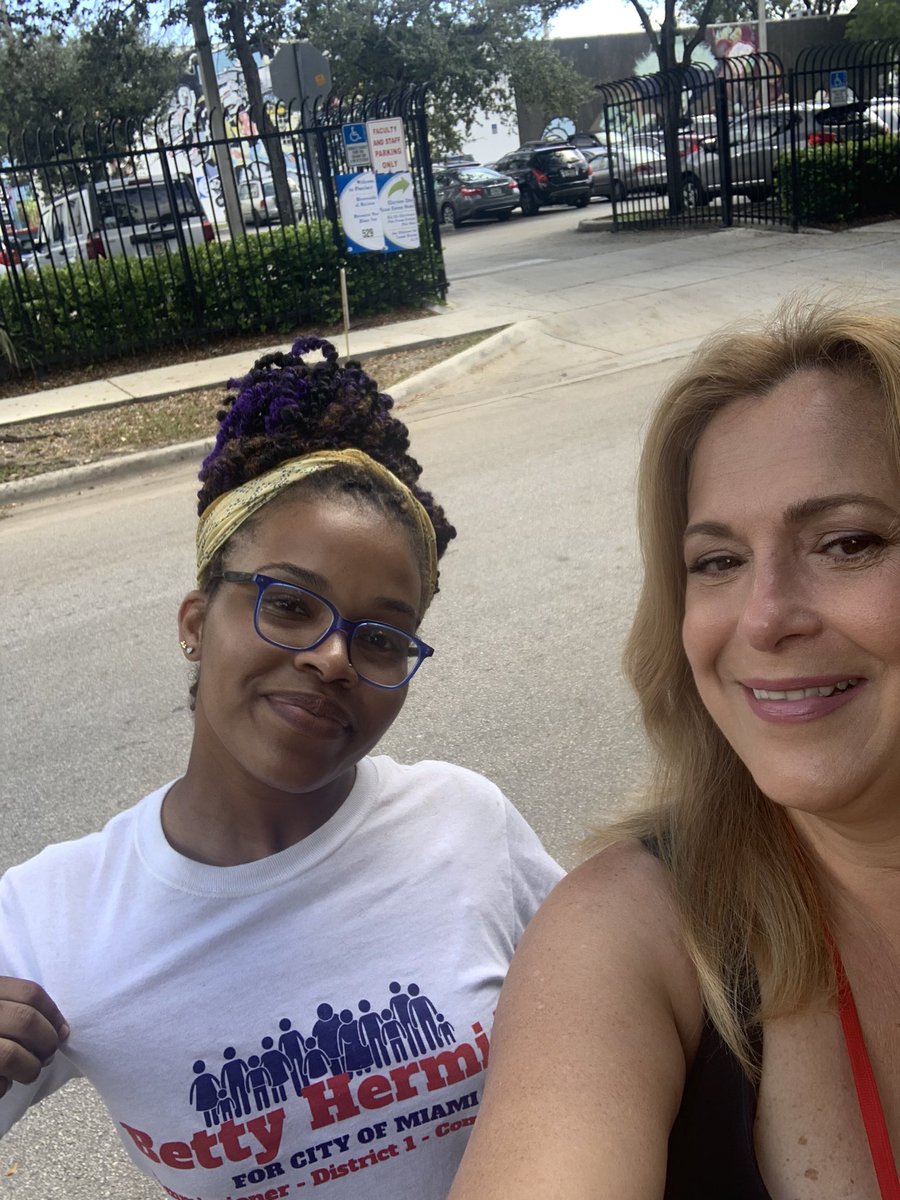 HermidaBetty's tweet photo. Saludos from my home precinct #529, in Allapattah.   Feeling the love and support! V https://t.co/b08w7HQ4KW