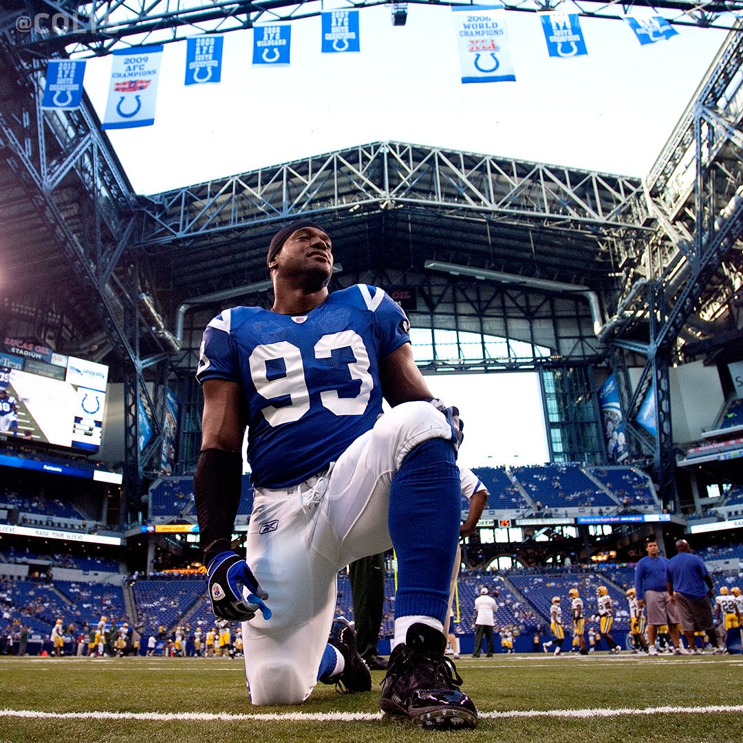 Colts's tweet photo. Happy @dwightfreeney Ring of Honor Week, everyone.

#ColtsROH https://t.co/36fWY5Wbg5