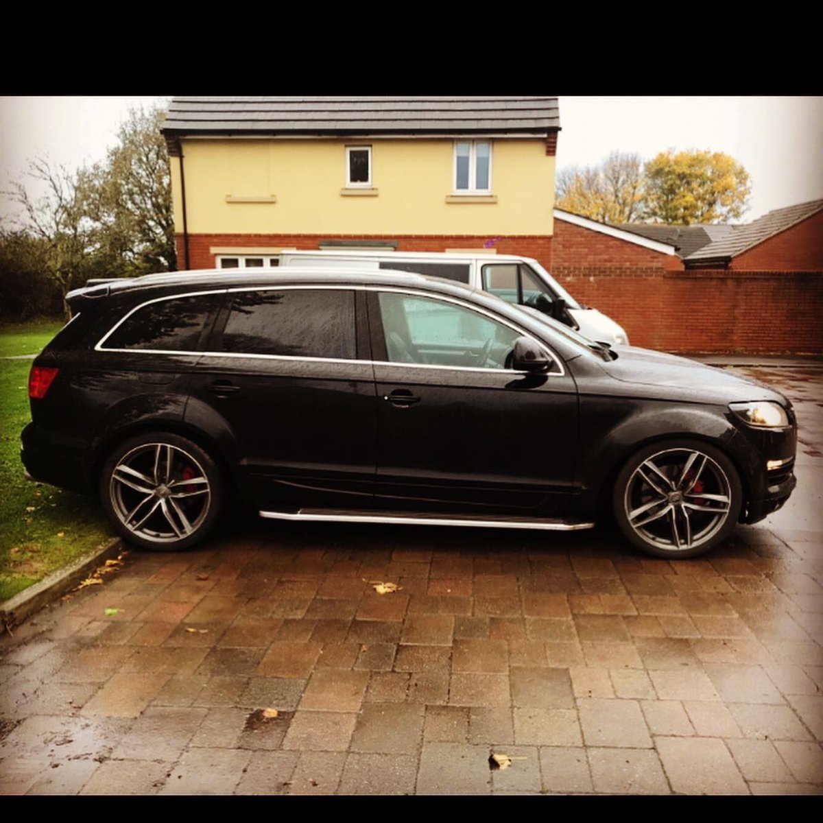 LOSamways10's tweet photo. The new family car. Thanks to Service-u-right and indygo refinishing for all their hard work. Let’s hope the wife doesn’t scratch it 🤪 #audiq7sline #22inchrims https://t.co/qFLEkpqPI8