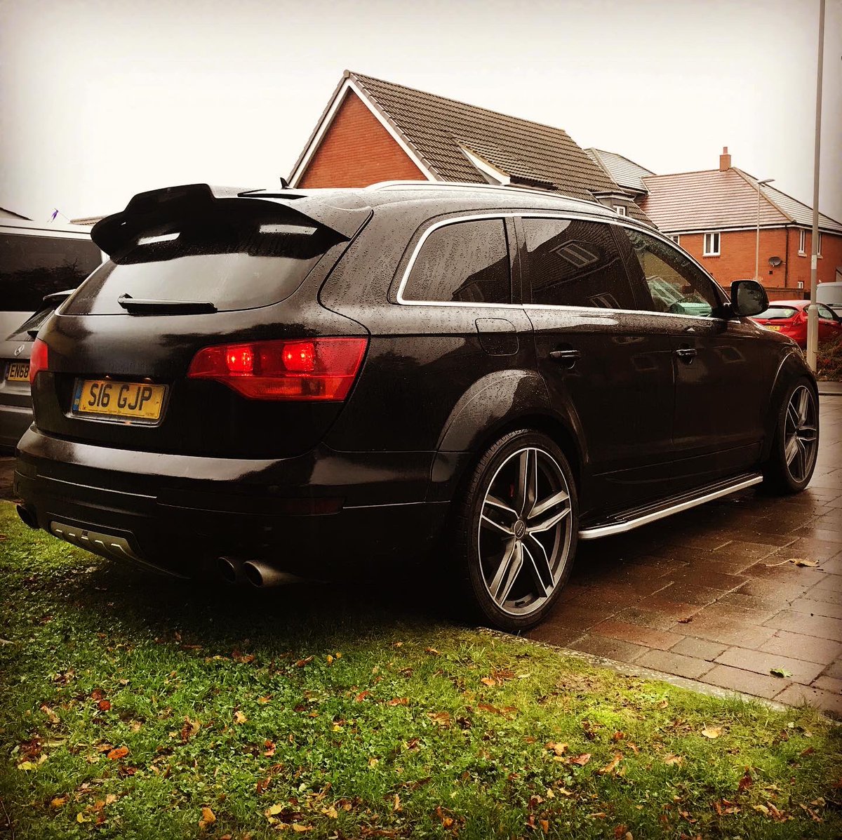 LOSamways10's tweet photo. The new family car. Thanks to Service-u-right and indygo refinishing for all their hard work. Let’s hope the wife doesn’t scratch it 🤪 #audiq7sline #22inchrims https://t.co/qFLEkpqPI8