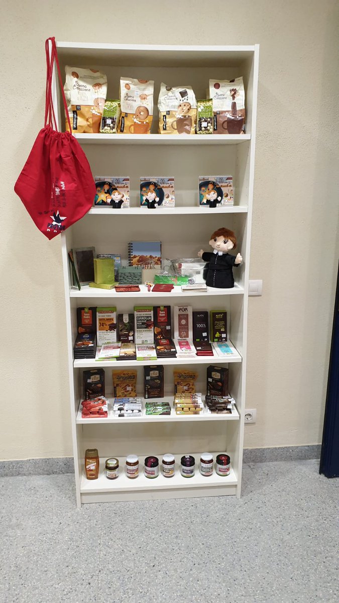 lasallegrinon's tweet photo. Este viernes 8 inauguramos nuestro punto de venta de productos de Comercio Justo. Pásate por Recepción para conocer la tienda, la variedad de artículos y degustar un delicioso café. Te esperamos. #Comerciojusto #consumoresponsable #PROYDE #imagina https://t.co/RRvaFAXnXd