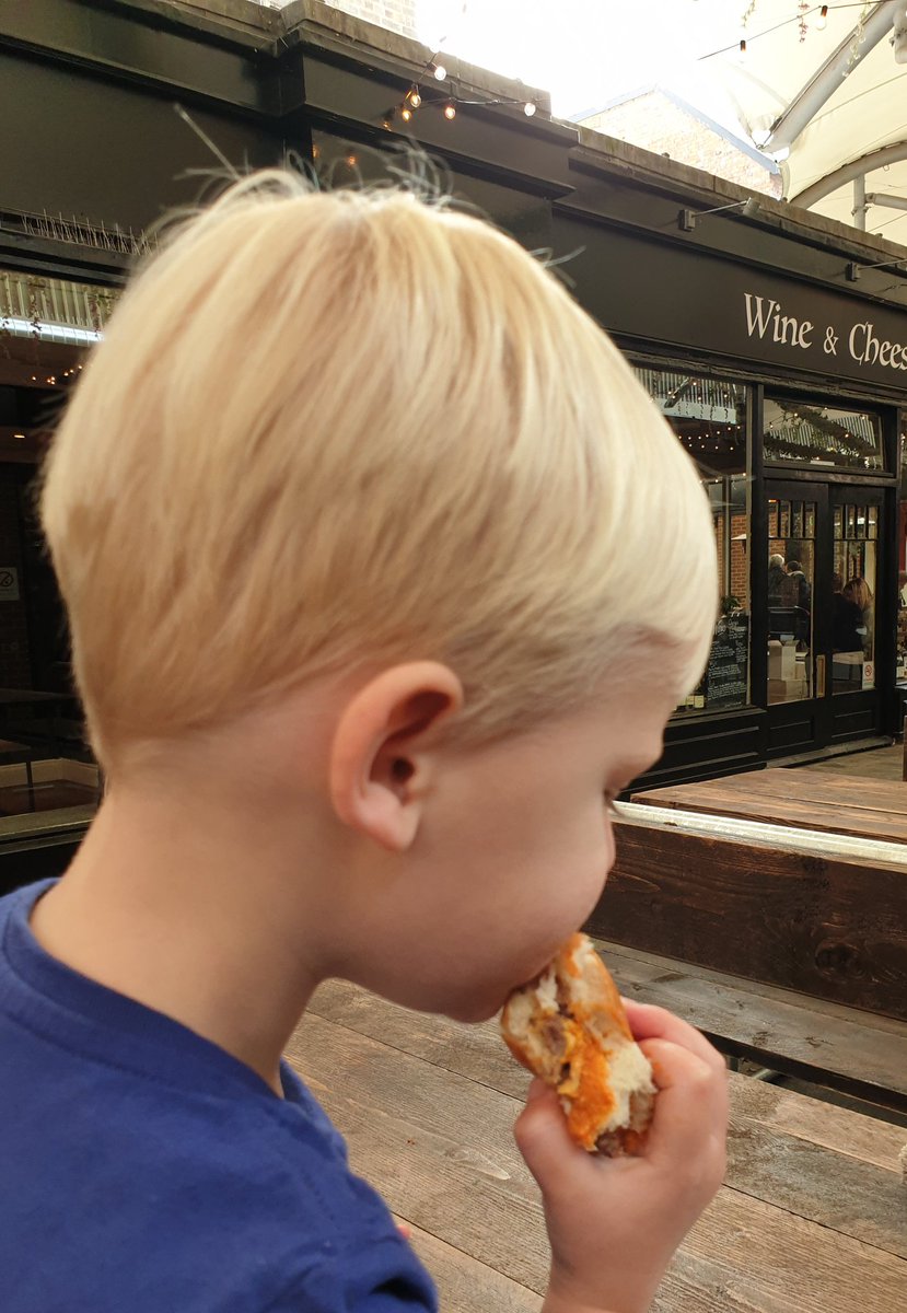 Gret lunch at <a href="/centralmarketuk/">Central Market</a> today, lots of delicious food but me and Sebastian's favourite was definitely the Yea Lovely burger from <a href="/marlowes_tw/">Marlowe's</a> 👶🏼👌🏼🍔

#tunbridgewells #kent #burgers #food #toddlerlife #dadlife