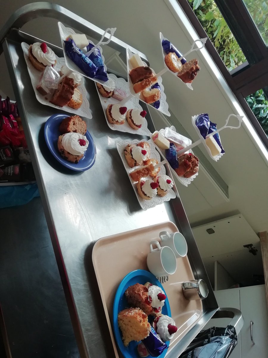 Afternoon tea to lift anyone's spirits here on sunnide! Patients and their loved ones enjoyed the treats. It's the little things that make all the dofference! <a href="/jocrow82/">joann crowder</a> @MadsLeeQE @YvonneOrmston @QEGateshead <a href="/dementiaservic3/">dementia services QE/Admiral Nurses</a> <a href="/gillapp/">ken gillapp</a> @janiemthomp
