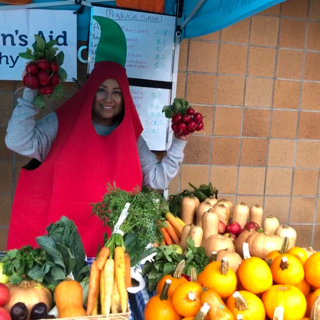 CCCNutrition's tweet photo. Just a typical day in the Bronx!  Check out Gina chilin' with fresh fall produce that will be distributed to the community. @gohealthy.nyc 
#CCCInternsinAction #RD2Be #CCCrd2be #eatyourfruitsandveggies #coloryourplate https://t.co/UygkocfZAs