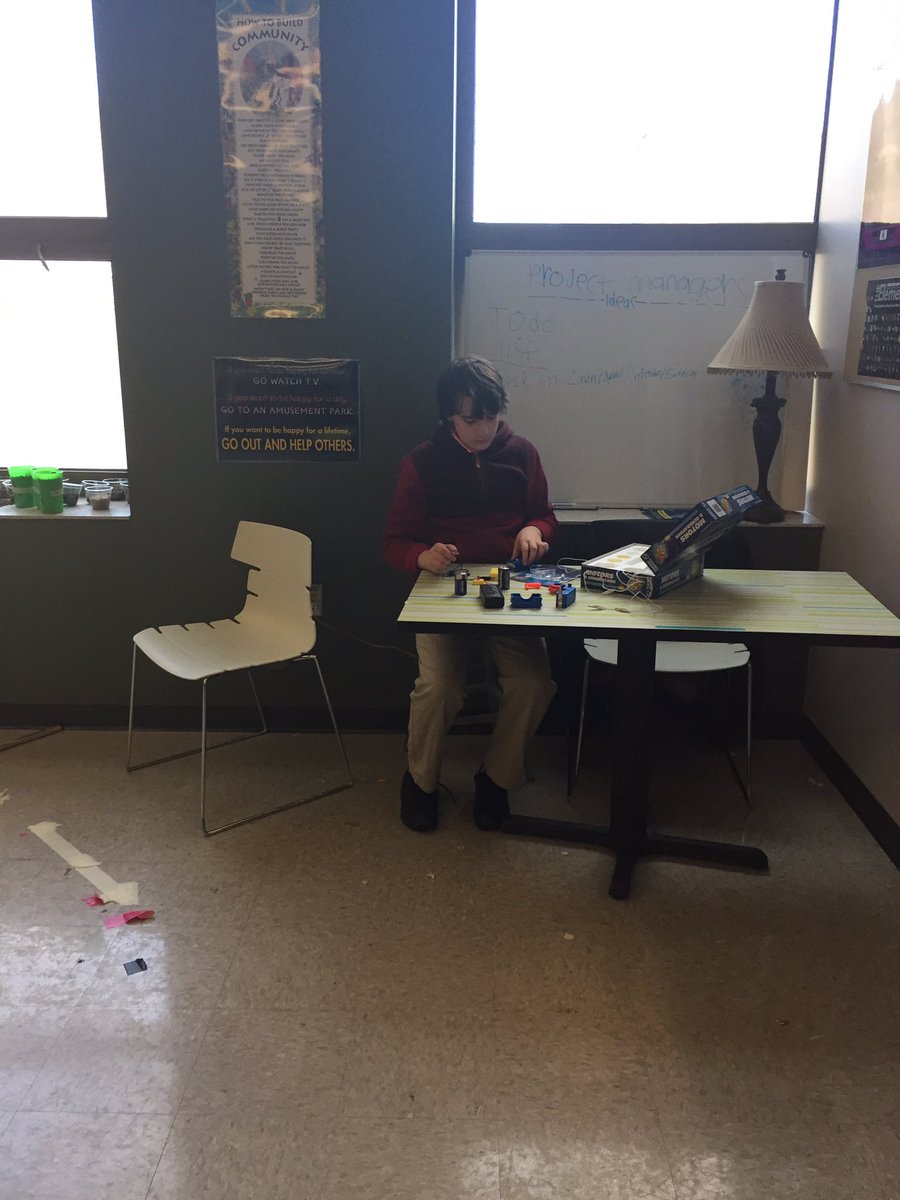 KKeriazes's tweet photo. Exploring motors and generators today @GIMiddleSchool in #GISAscience8! https://t.co/YCNajz79GJ