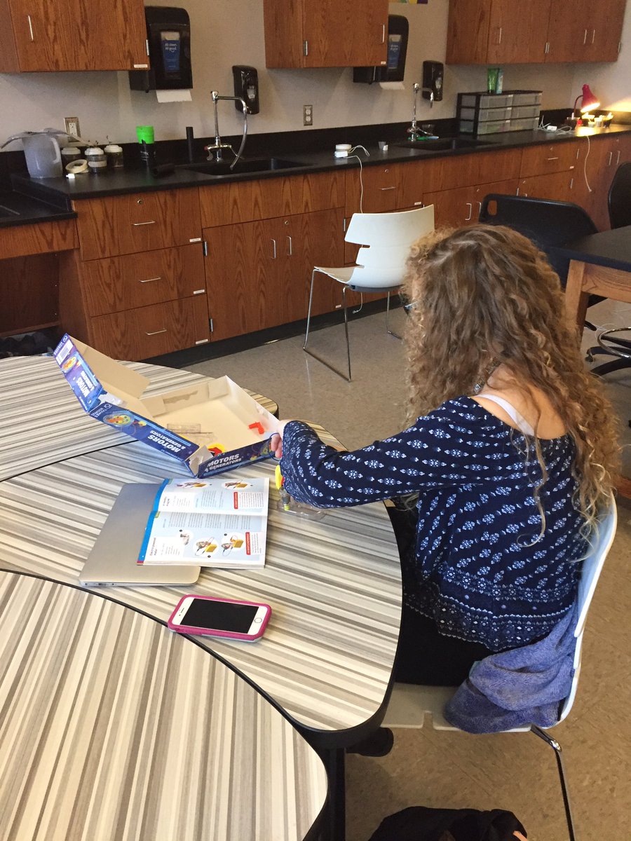 KKeriazes's tweet photo. Exploring motors and generators today @GIMiddleSchool in #GISAscience8! https://t.co/YCNajz79GJ