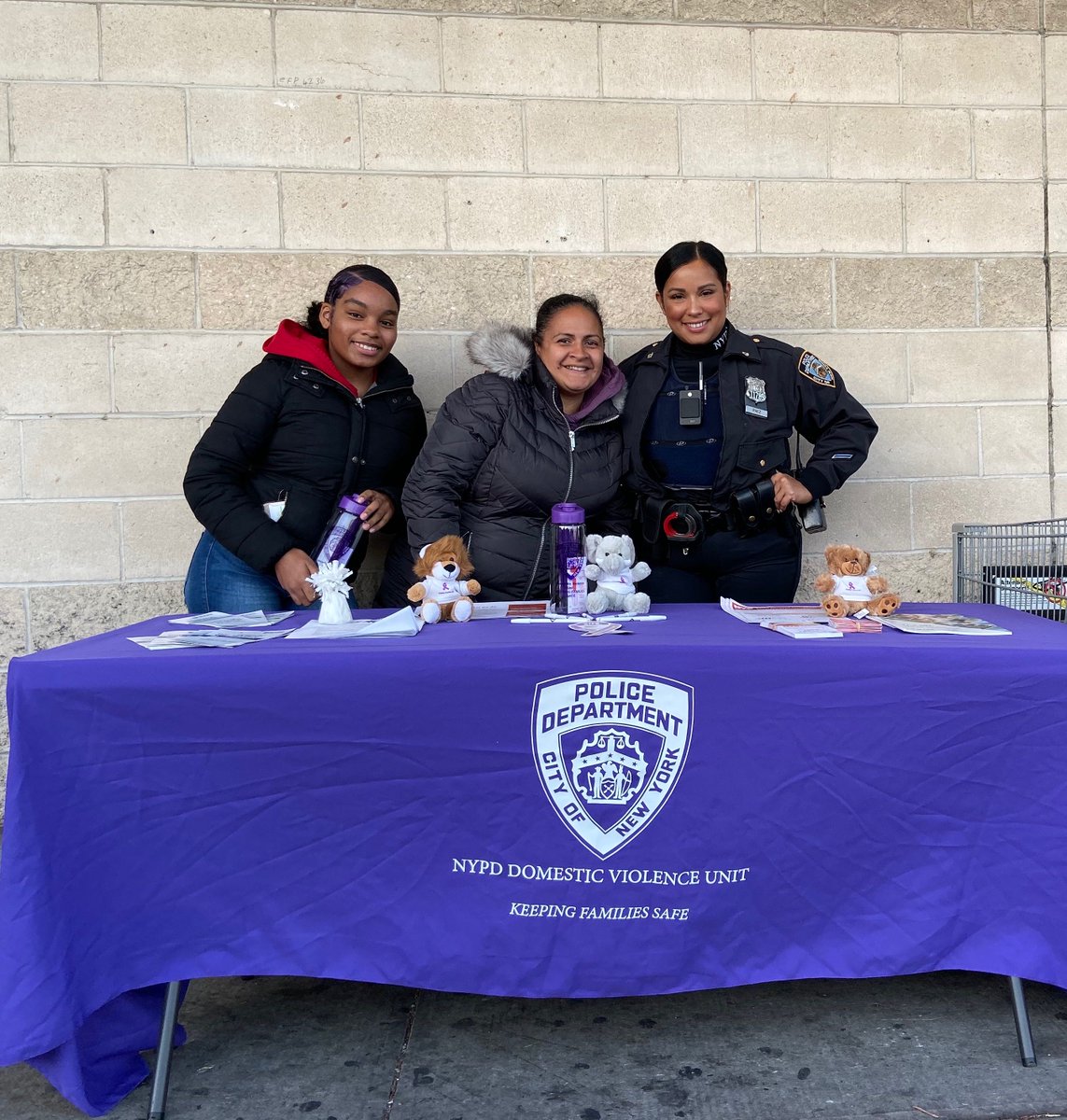 NYPD42Pct's tweet image. Domestic Violence Officer Paez, Promoting Domestic Violence Awareness. #DVAM2019 #NYPDDV