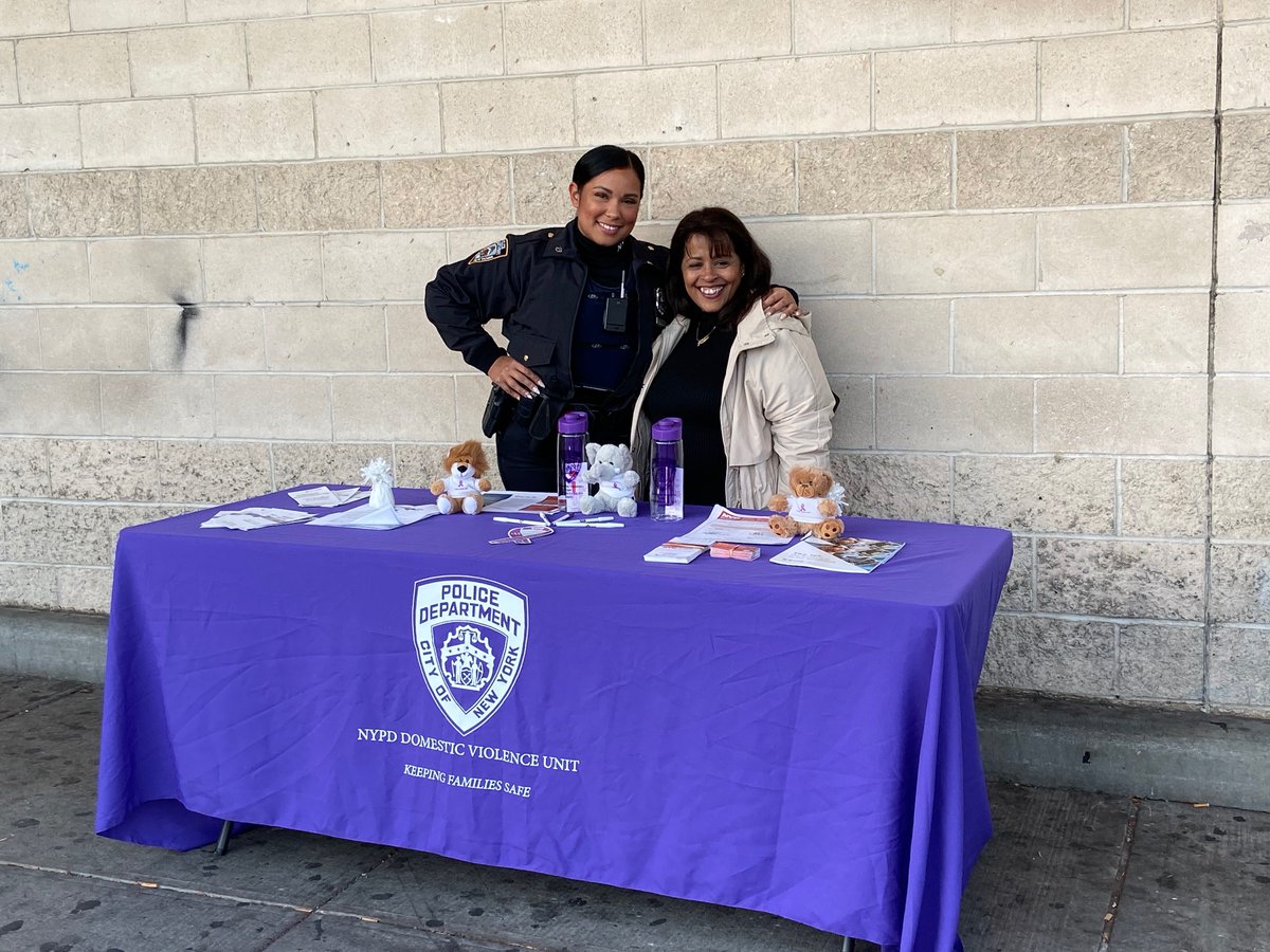 NYPD42Pct's tweet image. Domestic Violence Officer Paez, Promoting Domestic Violence Awareness. #DVAM2019 #NYPDDV