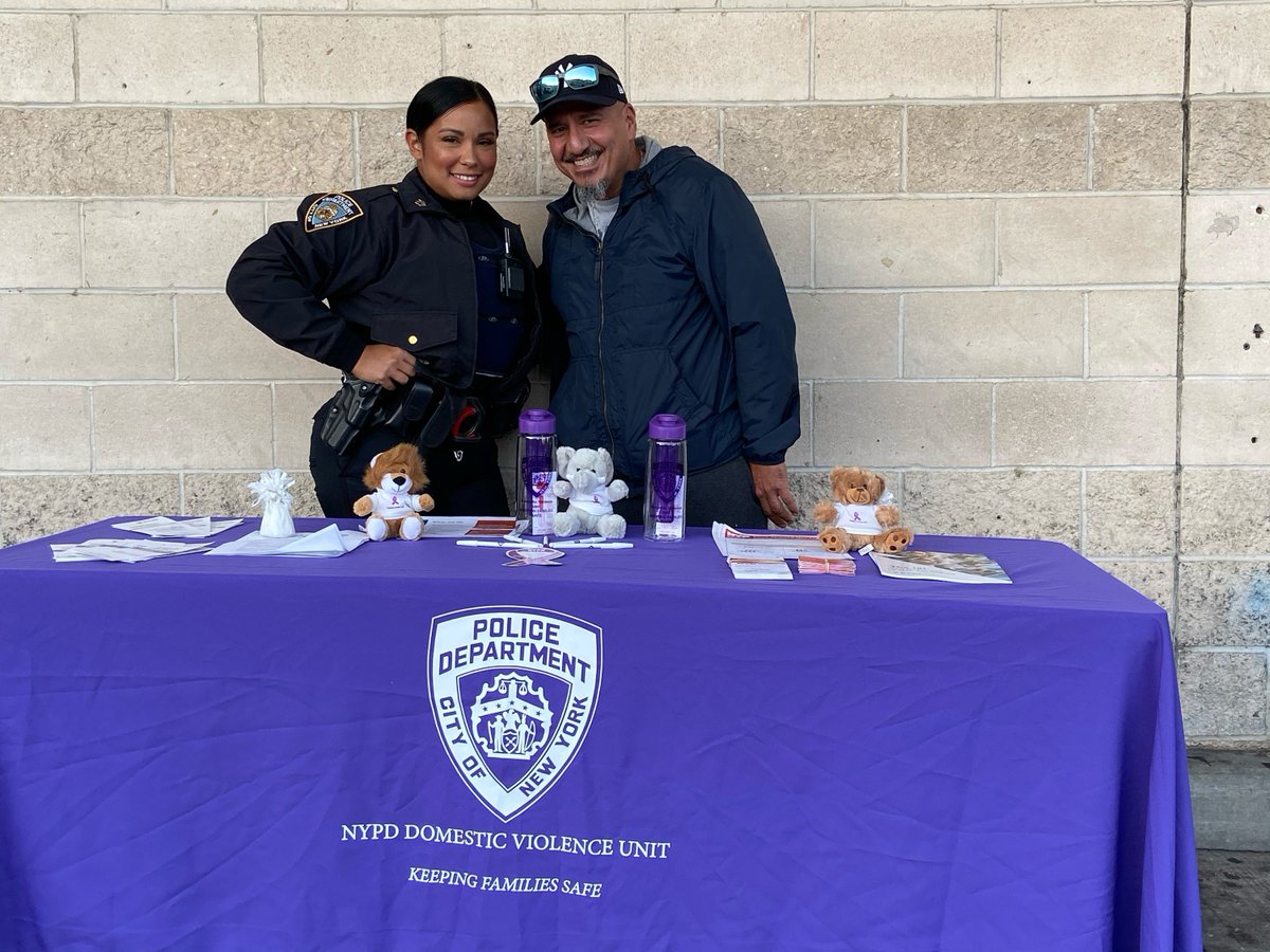 NYPD42Pct's tweet image. Domestic Violence Officer Paez, Promoting Domestic Violence Awareness. #DVAM2019 #NYPDDV