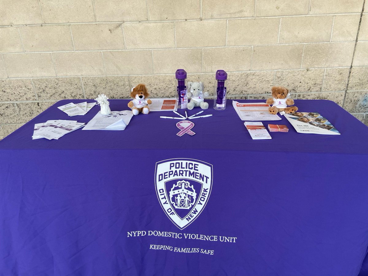 NYPD42Pct's tweet image. Domestic Violence Officer Paez, Promoting Domestic Violence Awareness. #DVAM2019 #NYPDDV