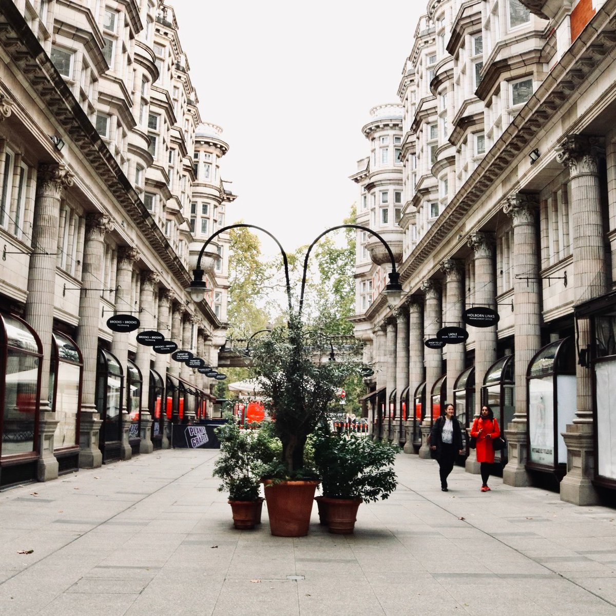 Discover authentic old-world Italian character in central London - take a stroll to Sicilian Avenue, a delightful pedestrian shopping parade located in nearby Bloomsbury. Prego!