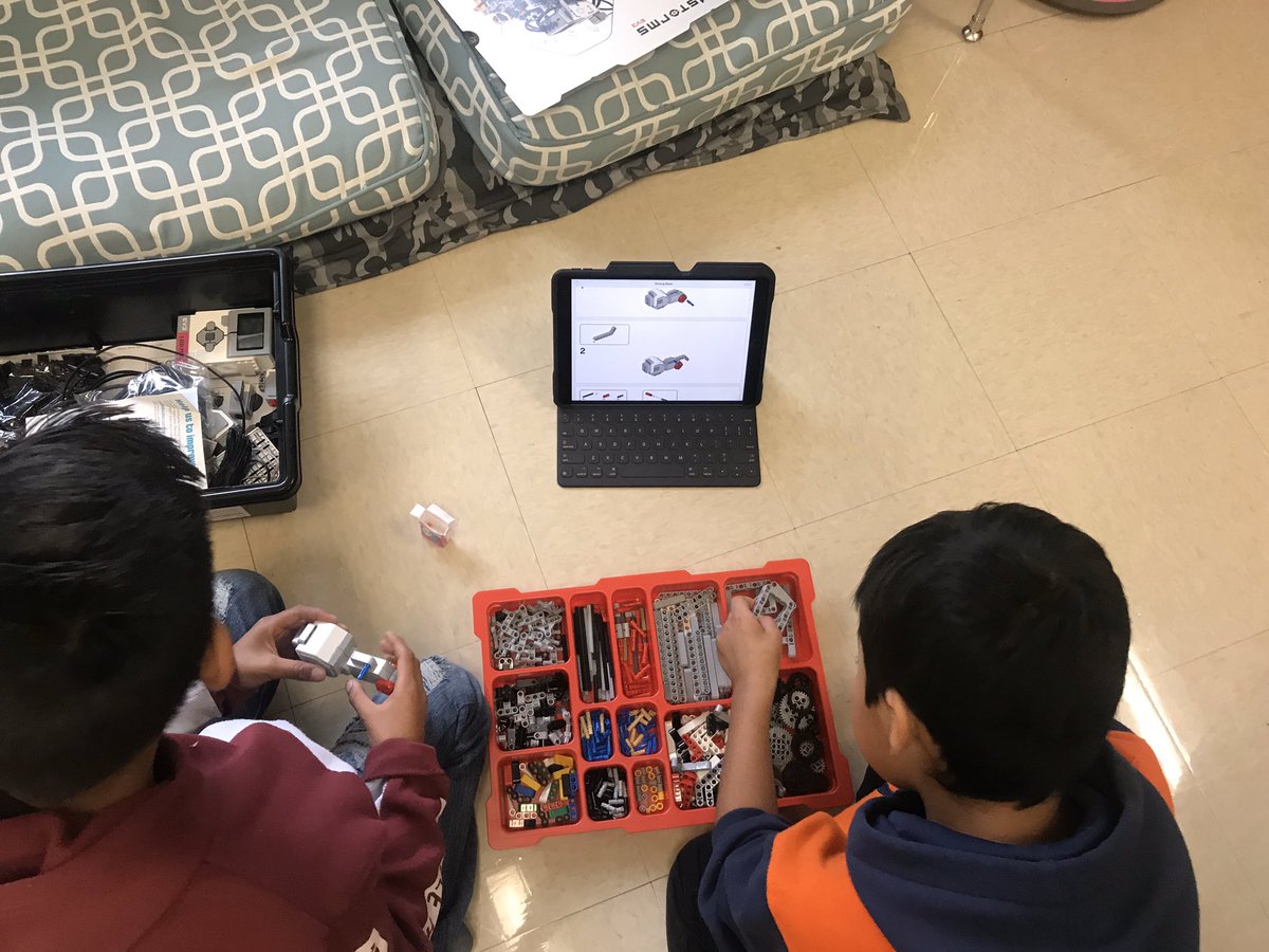MarisolAnguita's tweet image. Robotics on a rainy day, why not? @LewisvilleES 4th &amp;amp; 5th grade GT. @jrodriguezLES #lisdgt #poniesturn10