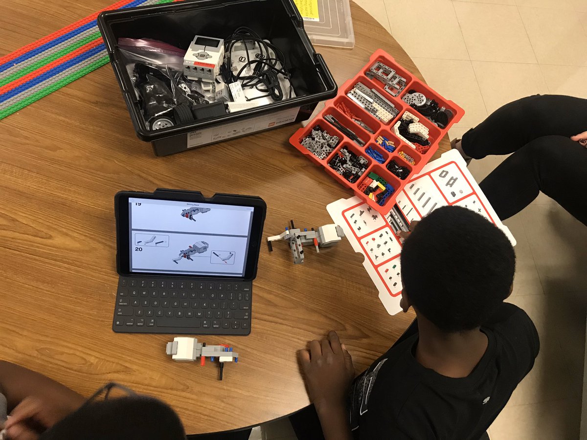MarisolAnguita's tweet image. Robotics on a rainy day, why not? @LewisvilleES 4th &amp;amp; 5th grade GT. @jrodriguezLES #lisdgt #poniesturn10