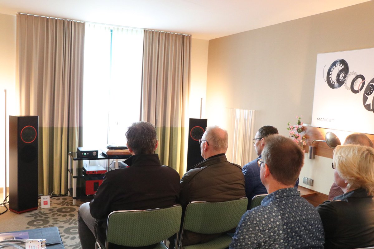 splhifi's tweet photo. SPL Professional Fidelity series at the #AnalogForum in Krefeld, Germany 🇩🇪
Premiering at the event 👉 the brand-new #splElector #Analog #Preamp 
Get further information about the device at the product site 👉 https://t.co/flM4jyW34n

#splProfessionalFidelity 🎶 https://t.co/jvuZcnJACv