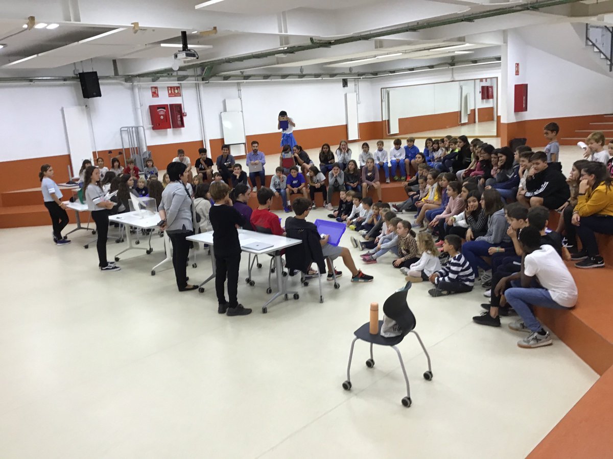 GarbiPereVerges's tweet photo. L'escrutini de les #eleccions a #CapsGeneralsdeColor s'ha fet a les 11h a l'#Àgora i hi han assistit els alumnes d’EP de la mesa (Cònsol i responsables del noticiari), els Candidats i els Caps de Color.
A les 15.30 es farà la proclamació dels Caps Generals de Color al #Menjador. https://t.co/fPe9EguN11