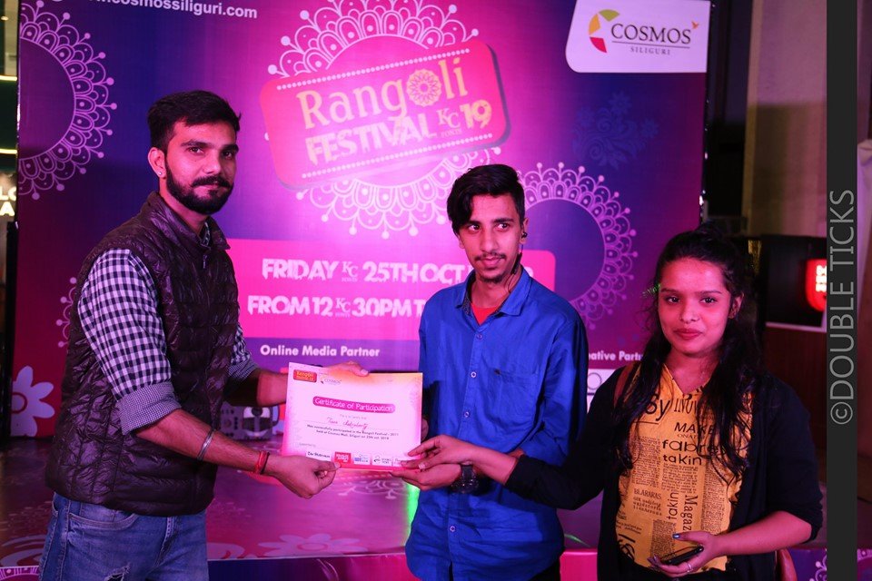 Cosmos_Siliguri's tweet photo. Amazing Rangoli creation by some of our Participants and we thank them for their participation to make our effort more successful, we also congratulate Megha Agarwal for securing 1st place &amp; winning the Rangoli Festival 2019.
#KhabarSamay #DoubleTicks #BrightAcademy #CosmosMall https://t.co/Rzcd3YrTD0