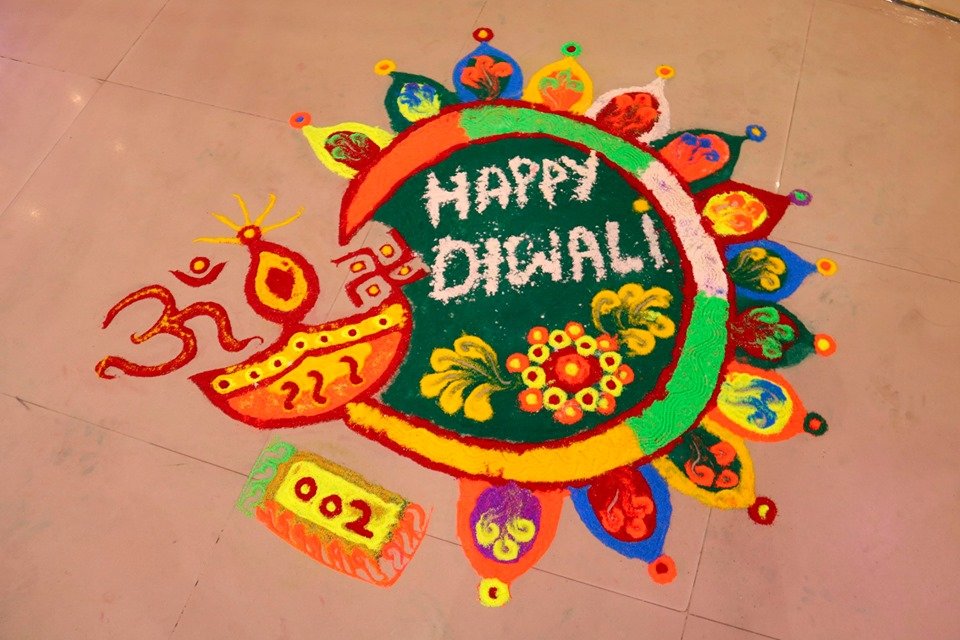 Cosmos_Siliguri's tweet photo. Amazing Rangoli creation by some of our Participants and we thank them for their participation to make our effort more successful, we also congratulate Megha Agarwal for securing 1st place &amp; winning the Rangoli Festival 2019.
#KhabarSamay #DoubleTicks #BrightAcademy #CosmosMall https://t.co/Rzcd3YrTD0