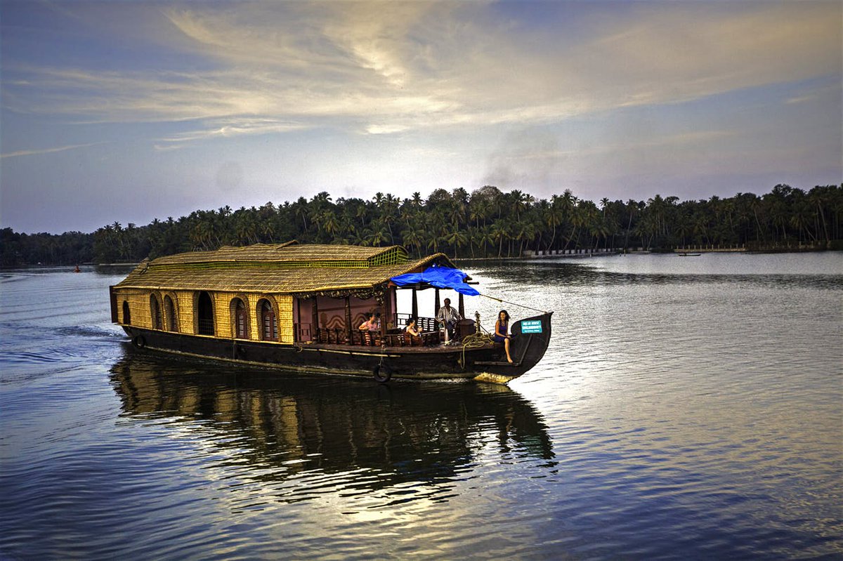 kebackwater's tweet photo. Best Things to do in Alappuzha or Alleppey that you must not miss. https://t.co/p6q4vywyz8
#ThingstodoinAlappuzha #Alleppeytourpackages #Alleppeytouristattractions https://t.co/eO5C4wjVcO